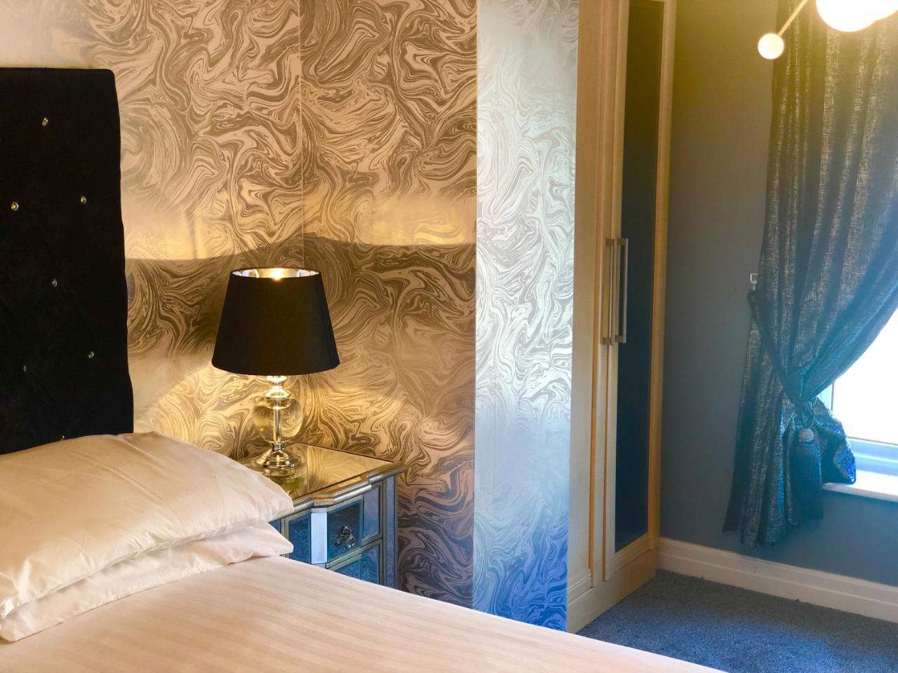 เดอะ ลิลลี่ เรสเทอรองค์ วิธ รูมส์ Hotel ลันดิดโน ภายนอก รูปภาพ