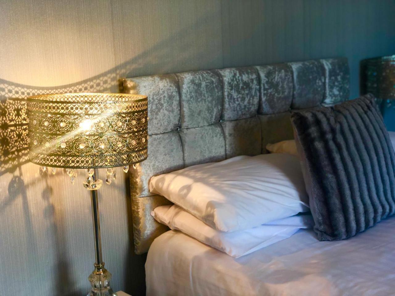 เดอะ ลิลลี่ เรสเทอรองค์ วิธ รูมส์ Hotel ลันดิดโน ภายนอก รูปภาพ