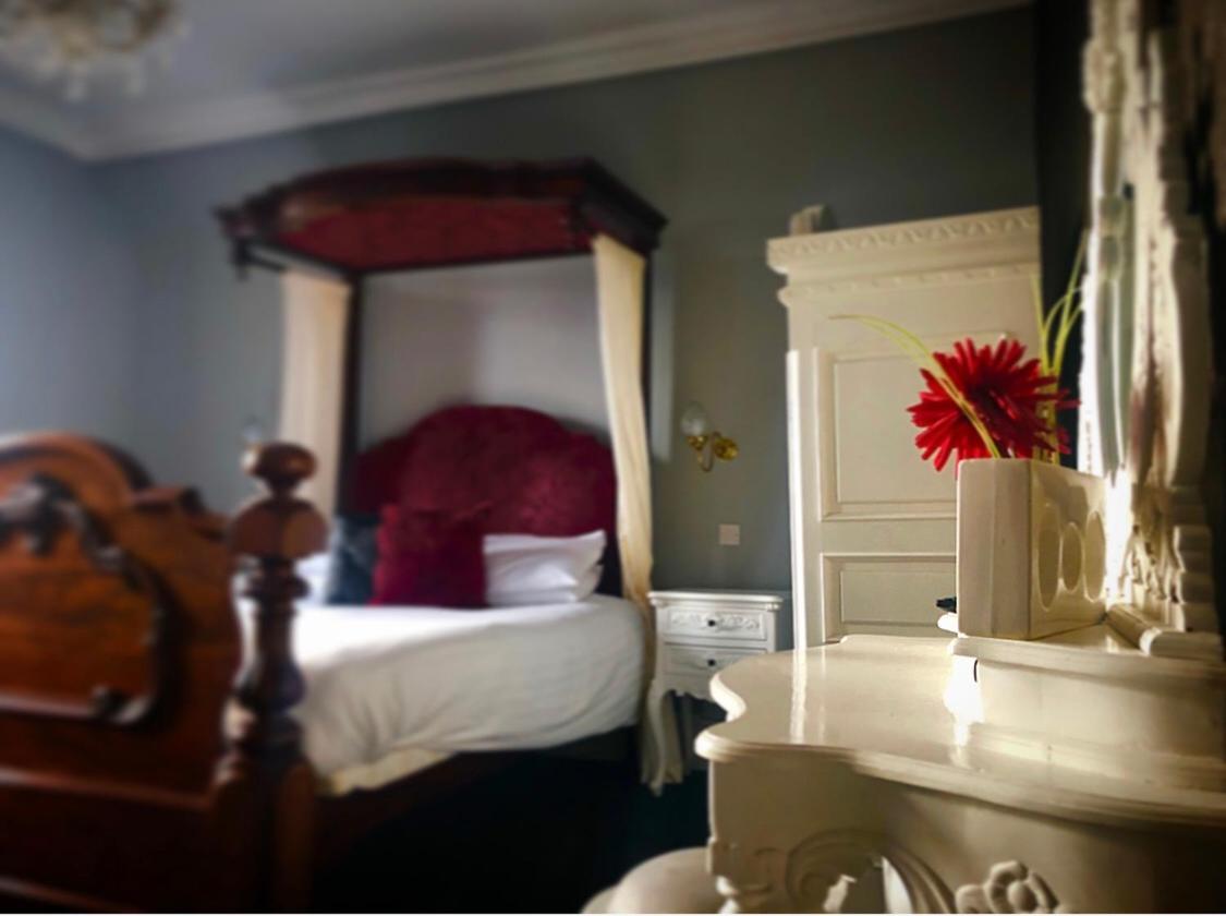 เดอะ ลิลลี่ เรสเทอรองค์ วิธ รูมส์ Hotel ลันดิดโน ภายนอก รูปภาพ